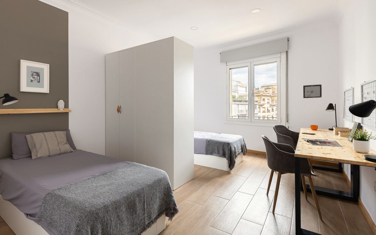 Balmes 335 Doble superior con baño privado 1